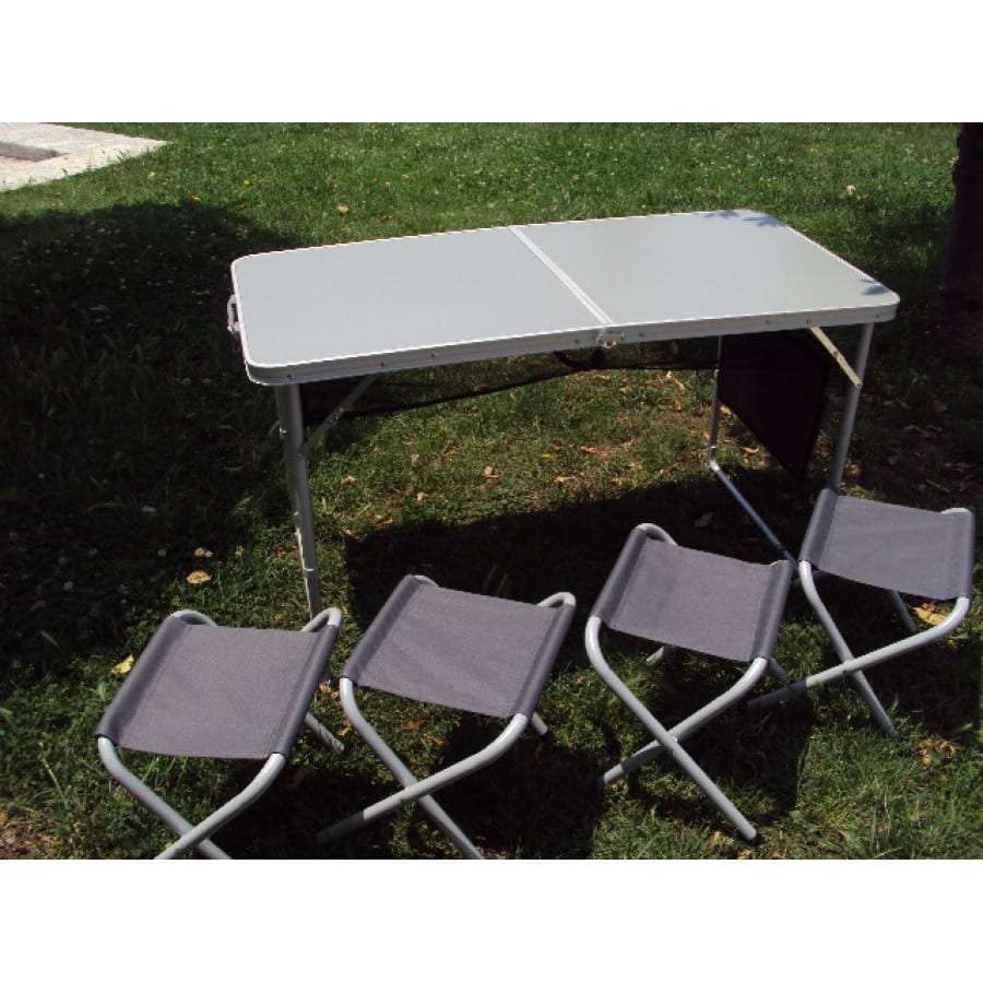 Folding tables